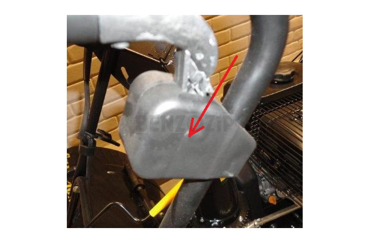 Суппорт крепления скобы безопасности левая половина (L) для снегоуборщика электрического CHAMPION STE-1650 фото 1